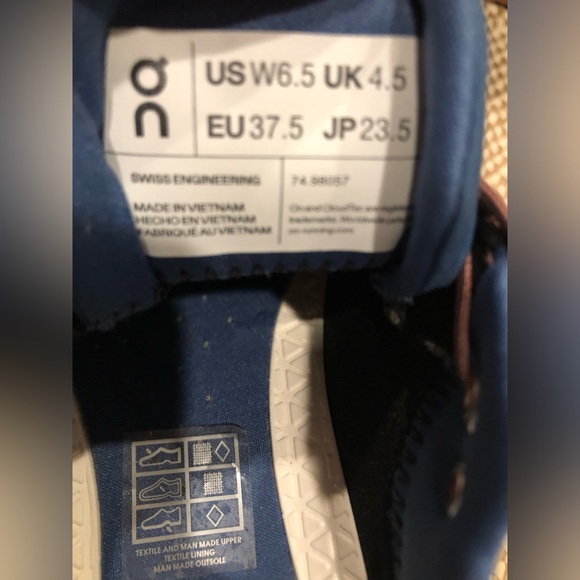 On  Cloudvista Waterproof Trail Running Shoes - Picture 14 of 16